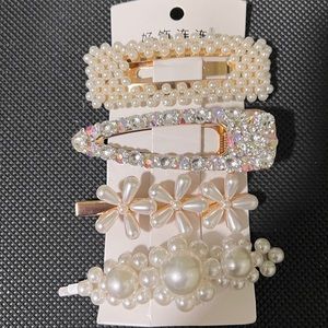 Pearl hair clips set